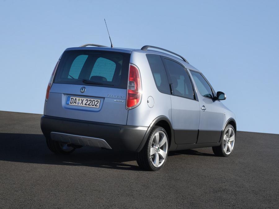  Skoda Roomster Scout 2007 года  (фото 32 из 40)